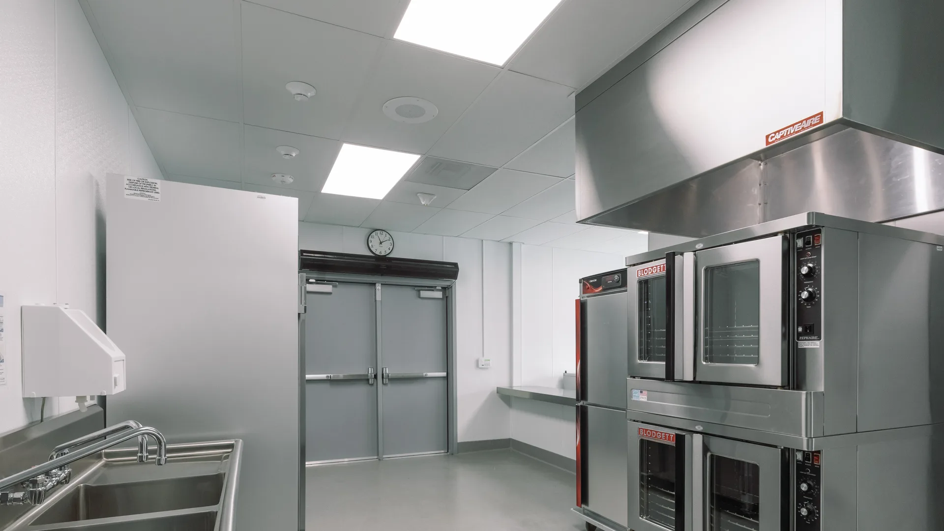 Modular school kitchen at Lake Forest Elementary School